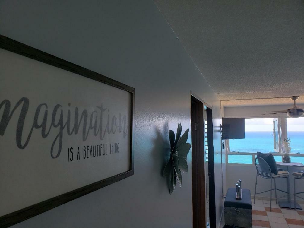 Breezy Beachfront Property With View Of Paradise Luquillo Exterior foto