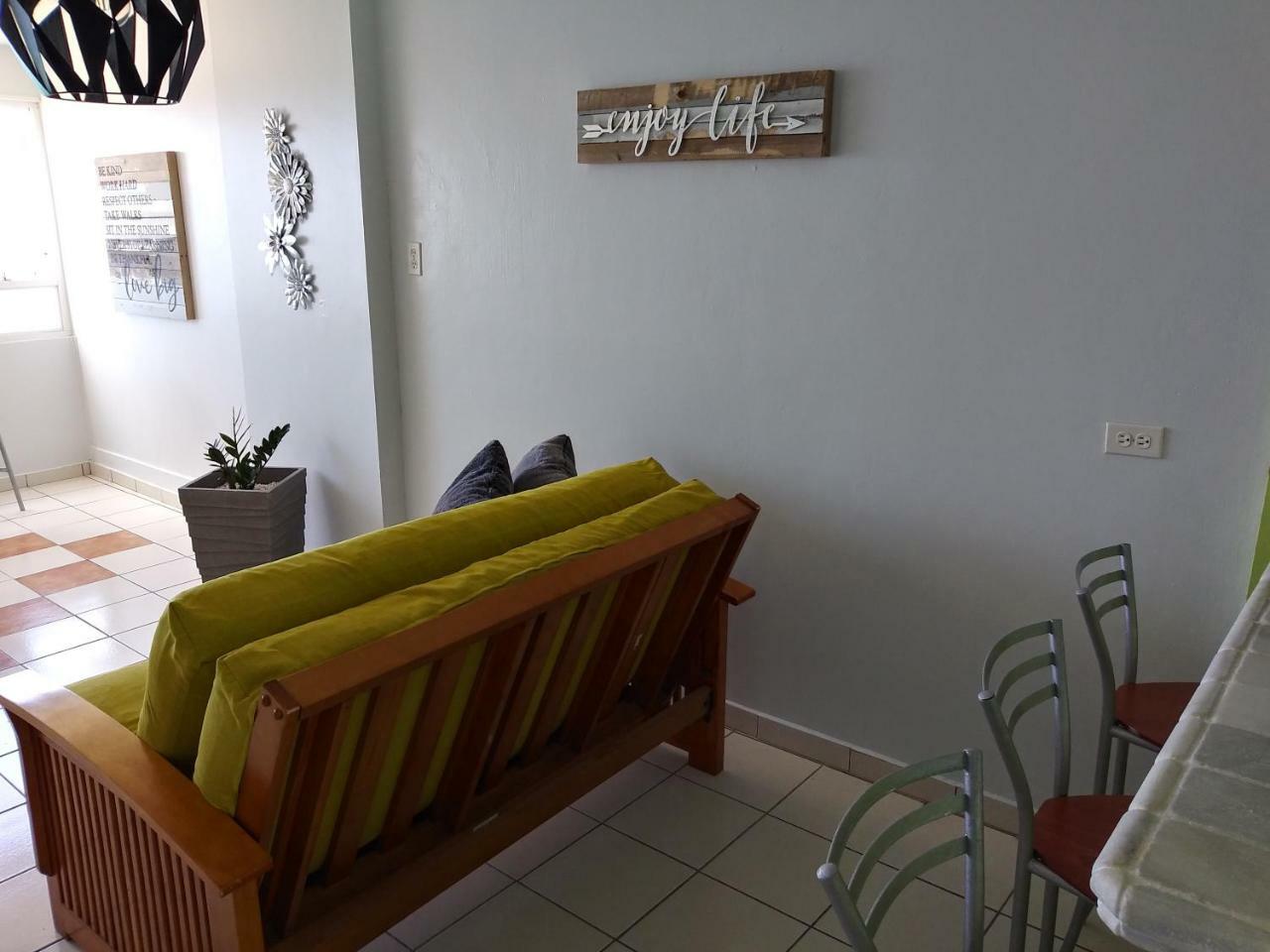 Breezy Beachfront Property With View Of Paradise Luquillo Exterior foto